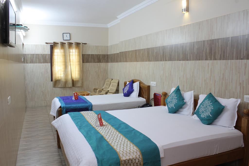 R B Residency Hotel Csennai Kültér fotó