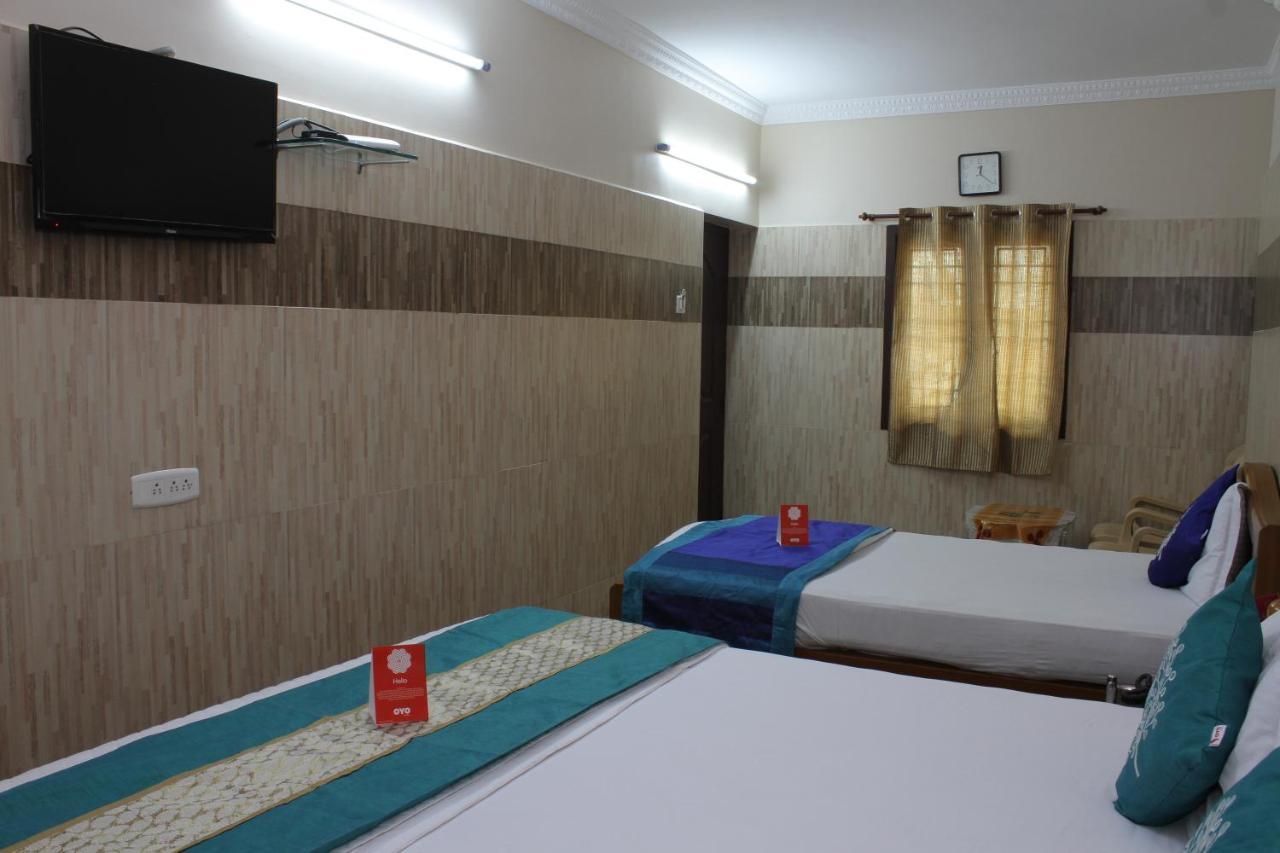 R B Residency Hotel Csennai Kültér fotó